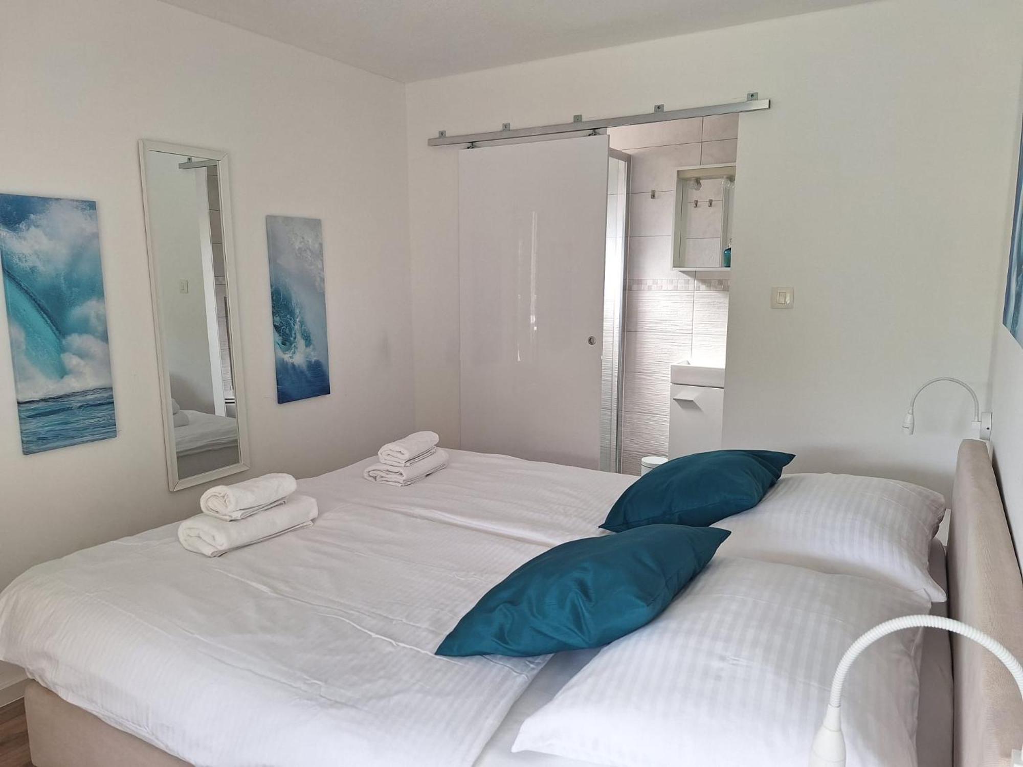 Boora Glamp Experience & Heated Infinity Pool Hotel Senj  Exterior foto