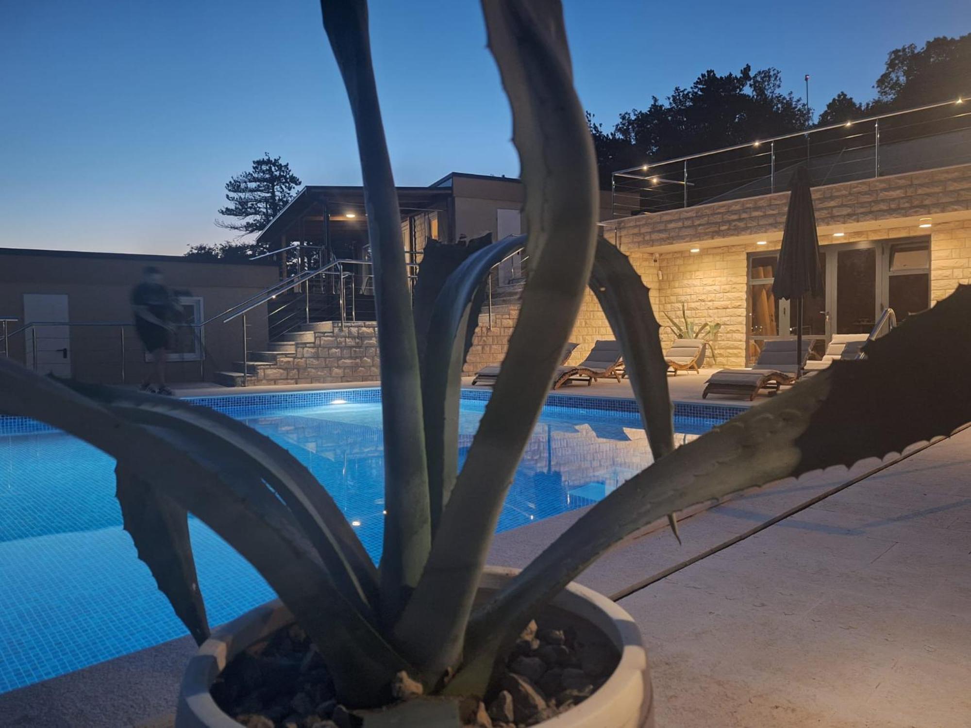 Boora Glamp Experience & Heated Infinity Pool Hotel Senj  Exterior foto