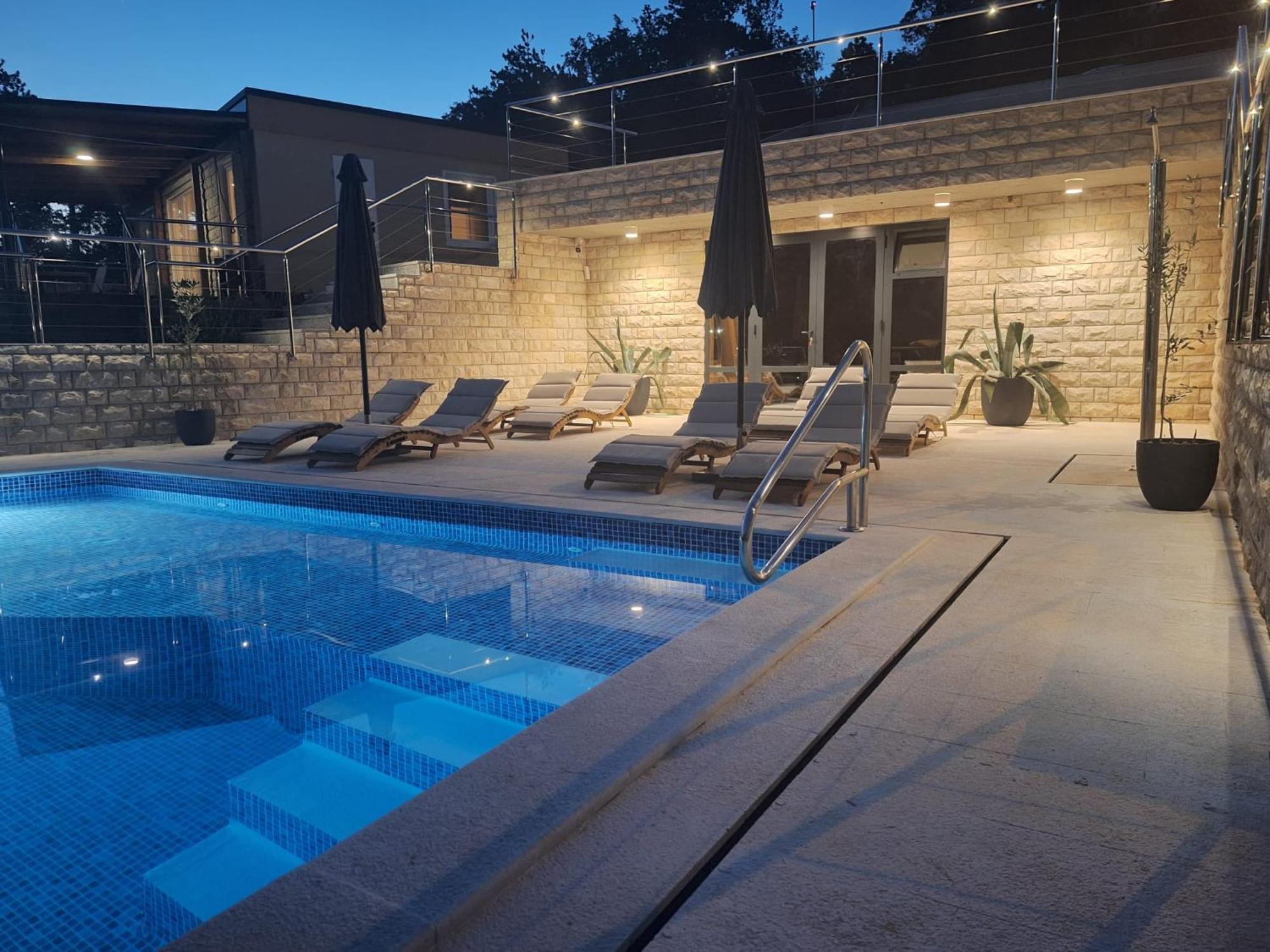 Boora Glamp Experience & Heated Infinity Pool Hotel Senj  Exterior foto